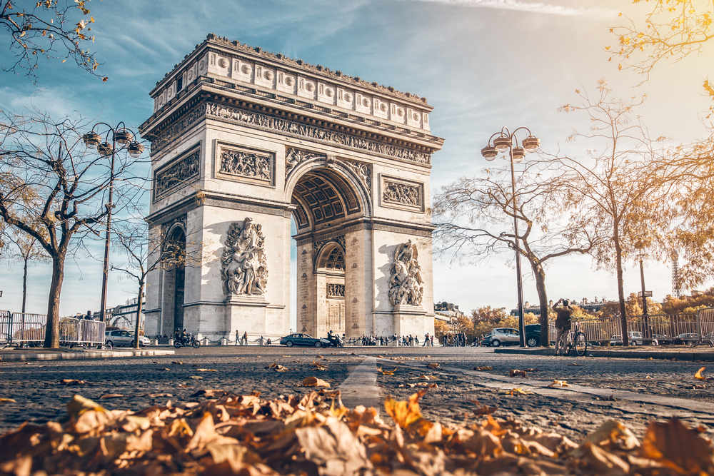 Arc,De,Triomphe,Located,In,Paris,,In,Autumn,Scenery.